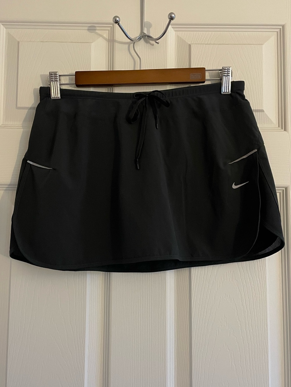 Nike Black Women's Tennis Skort with Drawstring and Reflective Swoosh Skirt Golf